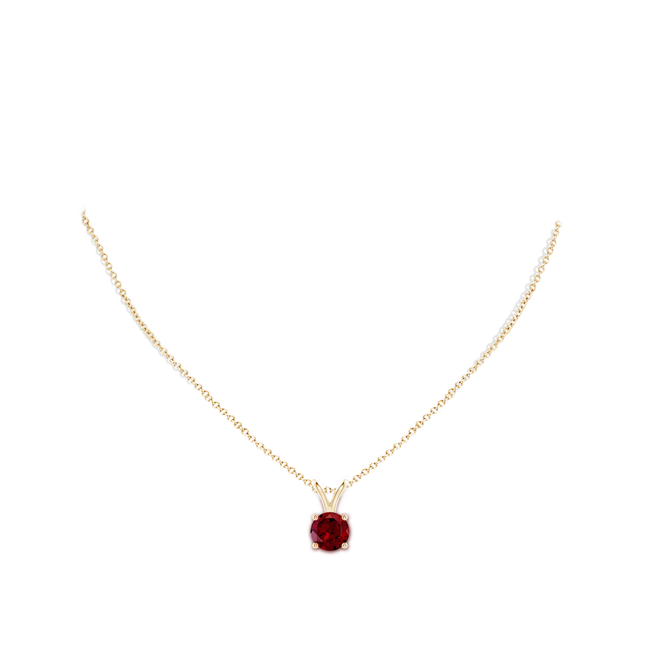 9mm AAA V-Bale Round Garnet Solitaire Pendant in Yellow Gold pen