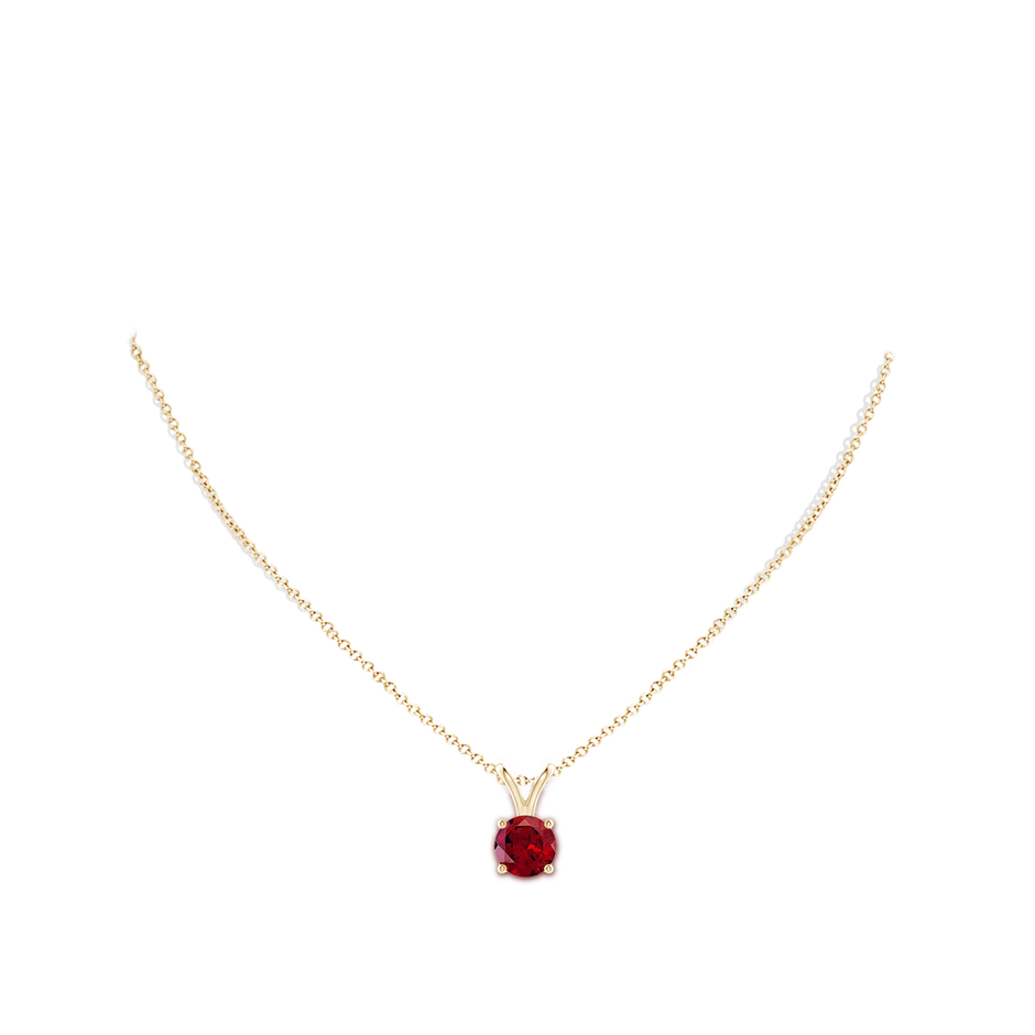 9mm AAAA V-Bale Round Garnet Solitaire Pendant in 18K Yellow Gold pen