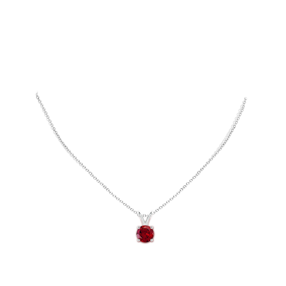 9mm AAAA V-Bale Round Garnet Solitaire Pendant in White Gold pen