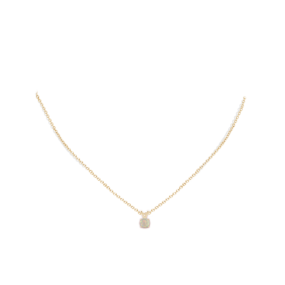 5mm AAAA V-Bale Round Opal Solitaire Pendant in Yellow Gold pen