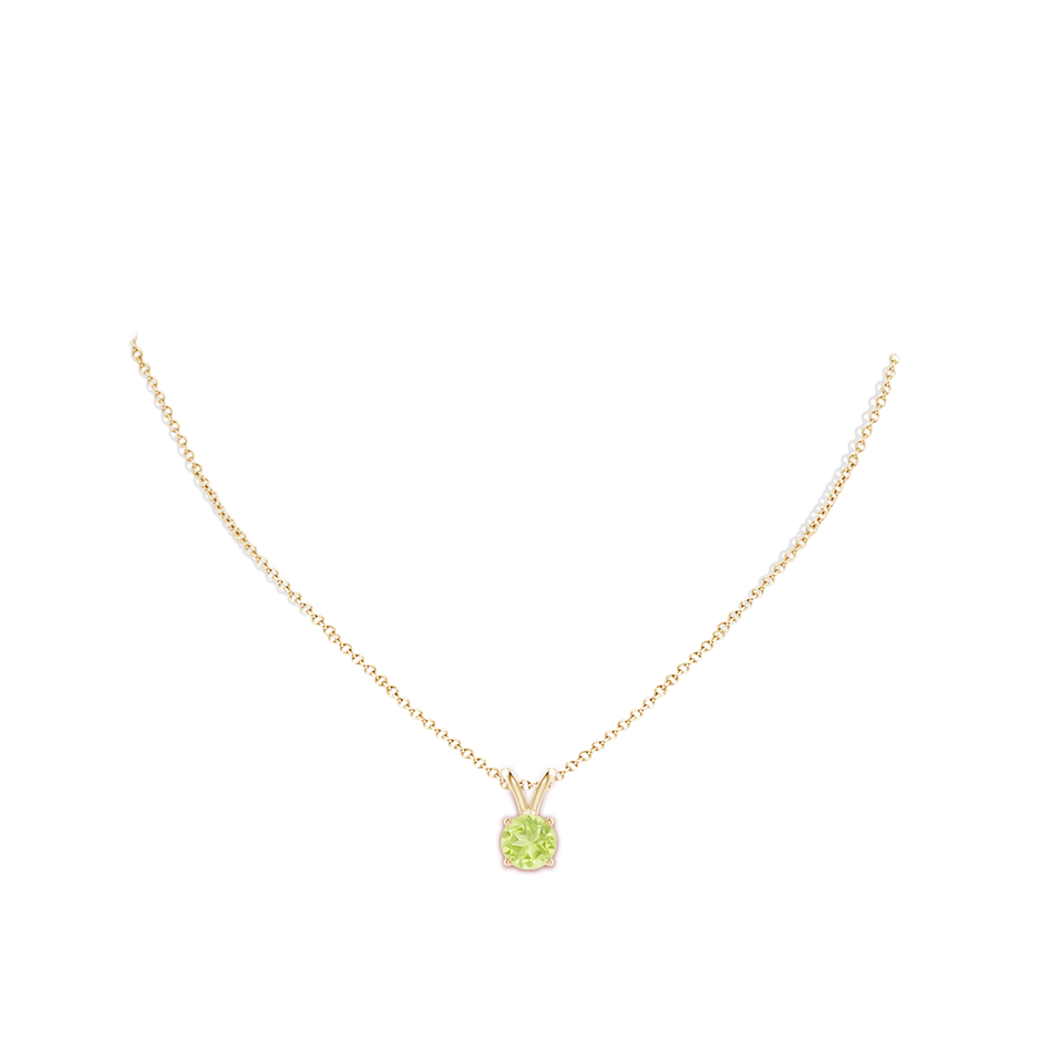 8mm A V-Bale Round Peridot Solitaire Pendant in 18K Yellow Gold pen