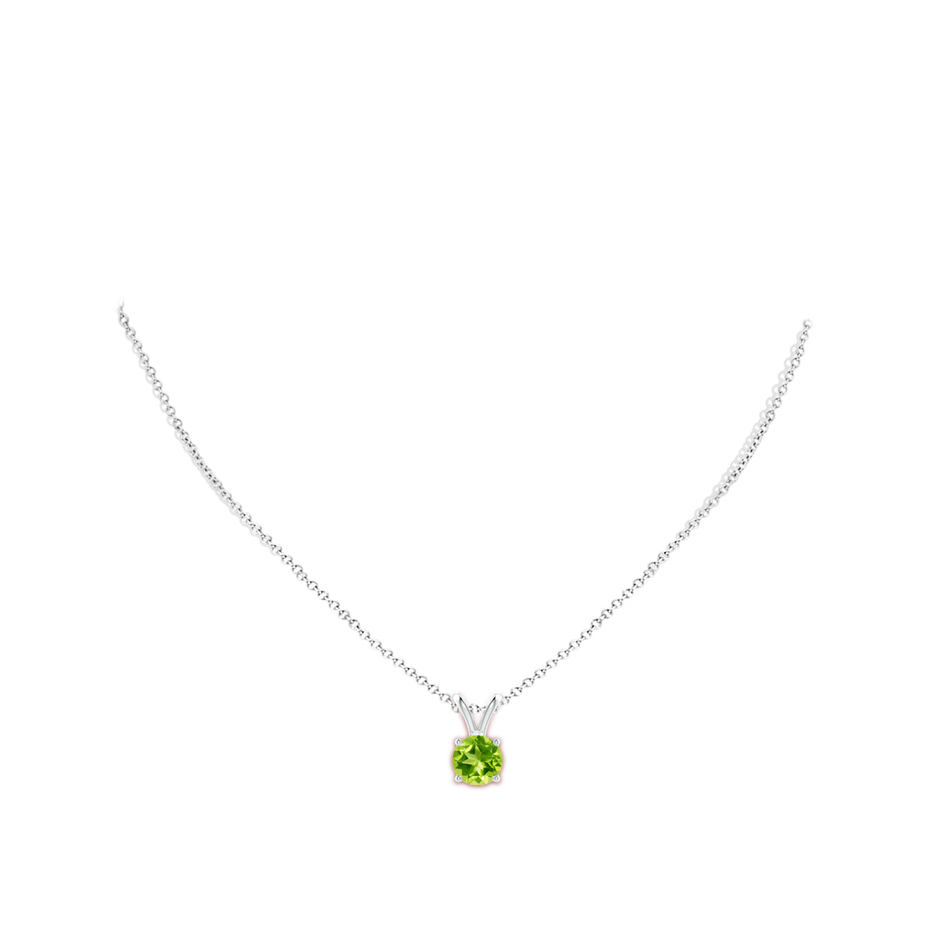 8mm AAA V-Bale Round Peridot Solitaire Pendant in White Gold body-neck