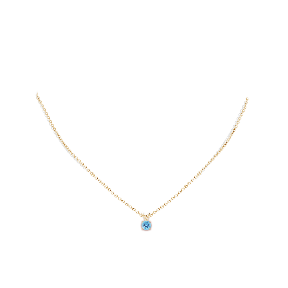5mm A V-Bale Round Swiss Blue Topaz Solitaire Pendant in Yellow Gold pen