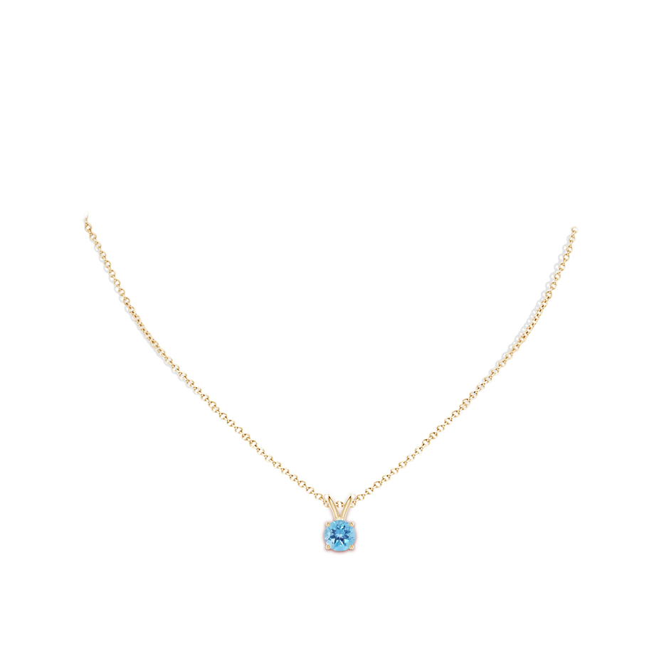 7mm A V-Bale Round Swiss Blue Topaz Solitaire Pendant in Yellow Gold pen