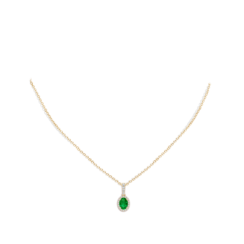 7x5mm Lab-Grown Vintage Style Oval Emerald Halo Pendant in Yellow Gold body-neck