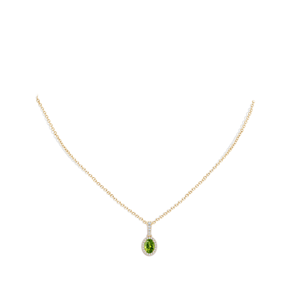 7x5mm AAAA Vintage Style Oval Peridot Halo Pendant in Yellow Gold body-neck