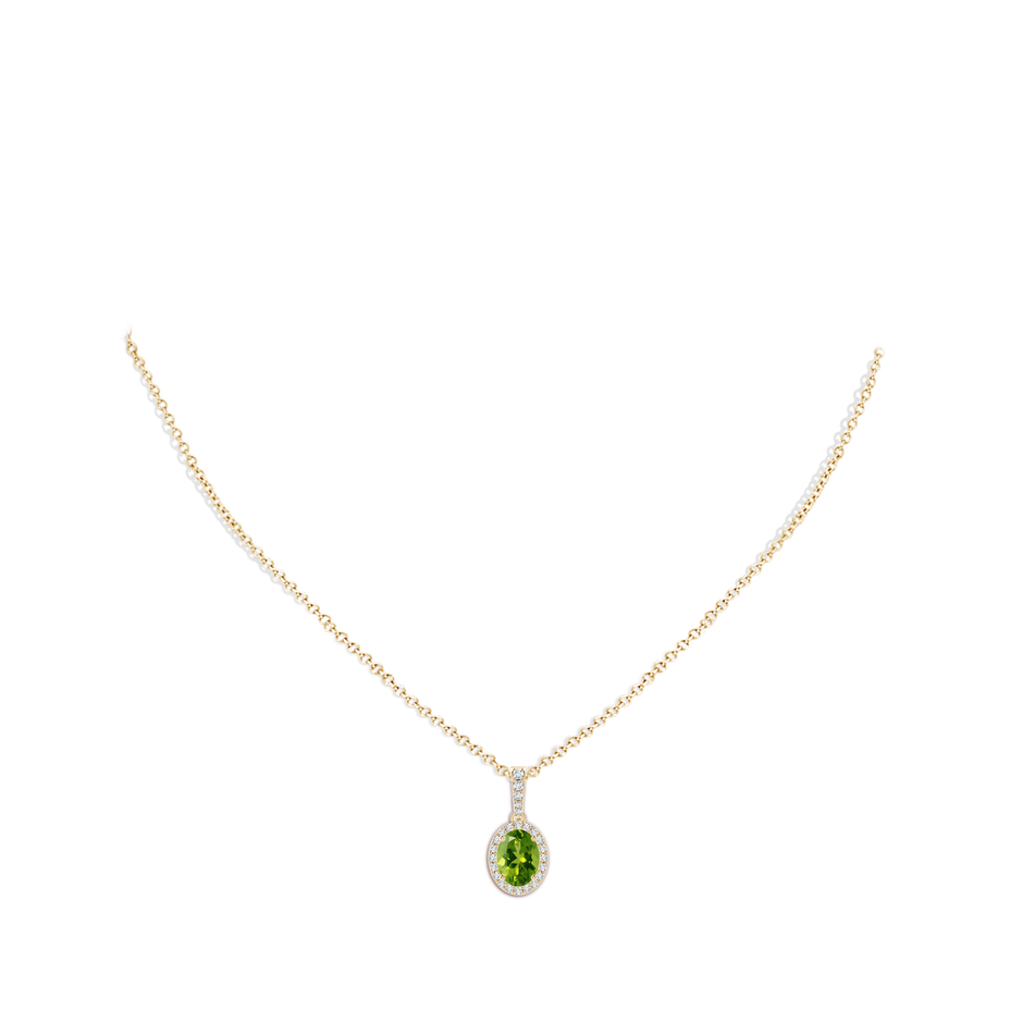 8x6mm AAAA Vintage Style Oval Peridot Halo Pendant in Yellow Gold body-neck