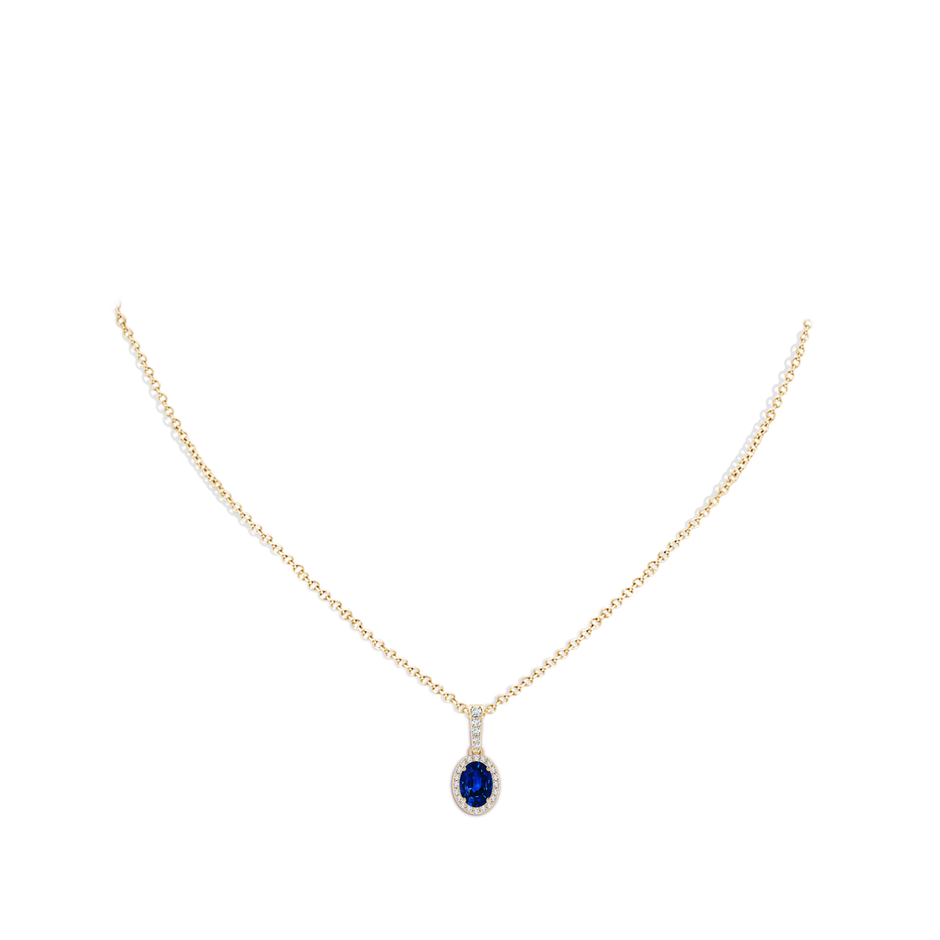 7x5mm AAAA Vintage Style Oval Sapphire Halo Pendant in Yellow Gold pen