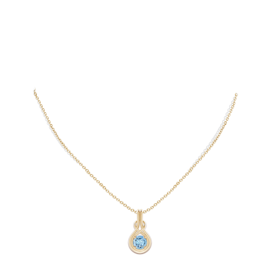 7mm AAAA Round Aquamarine Solitaire Infinity Knot Pendant in Yellow Gold pen