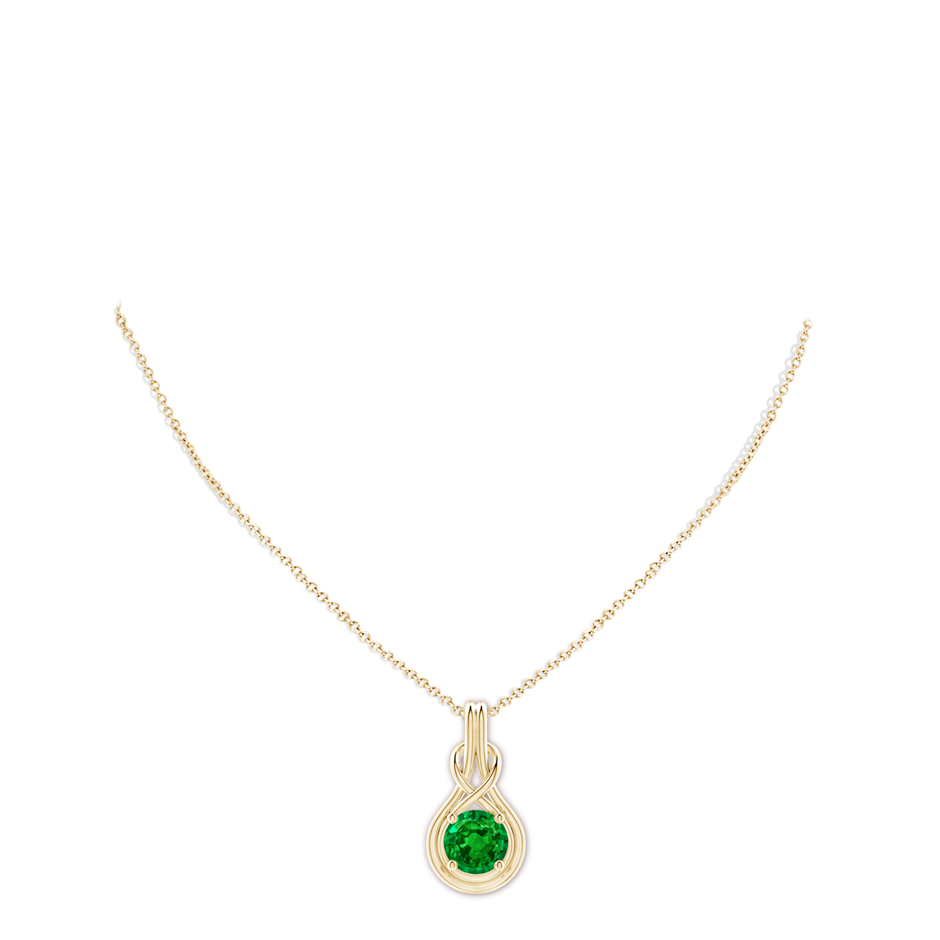 10mm AAAA Round Emerald Solitaire Infinity Knot Pendant in Yellow Gold pen