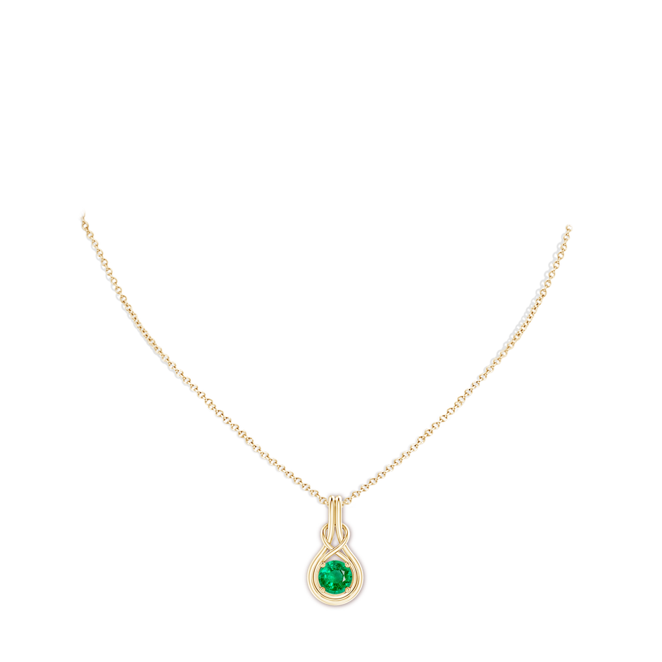 7mm AAA Round Emerald Solitaire Infinity Knot Pendant in Yellow Gold pen