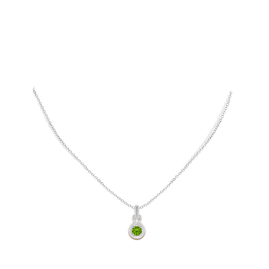 5mm AAAA Round Peridot Solitaire Infinity Knot Pendant in White Gold pen