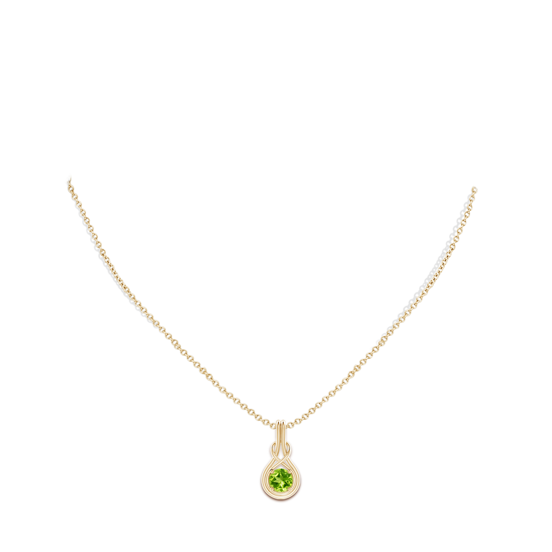 6mm AAA Round Peridot Solitaire Infinity Knot Pendant in Yellow Gold - body_neck