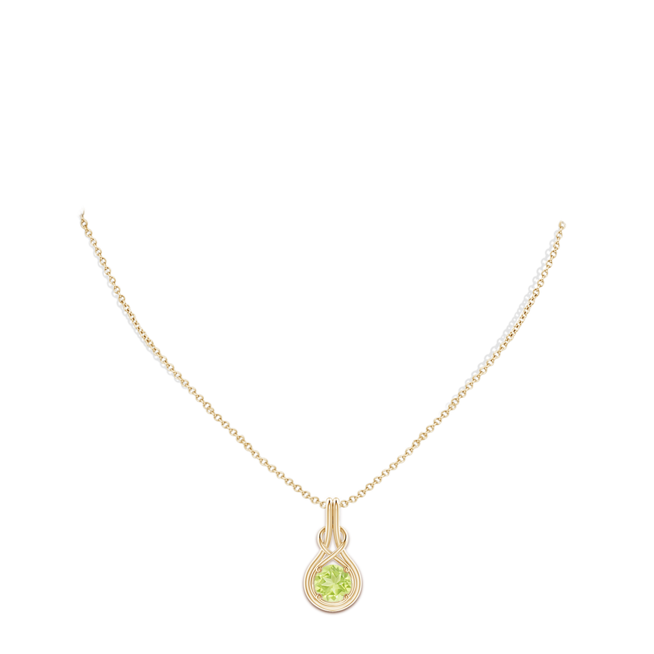 8mm A Round Peridot Solitaire Infinity Knot Pendant in Yellow Gold pen
