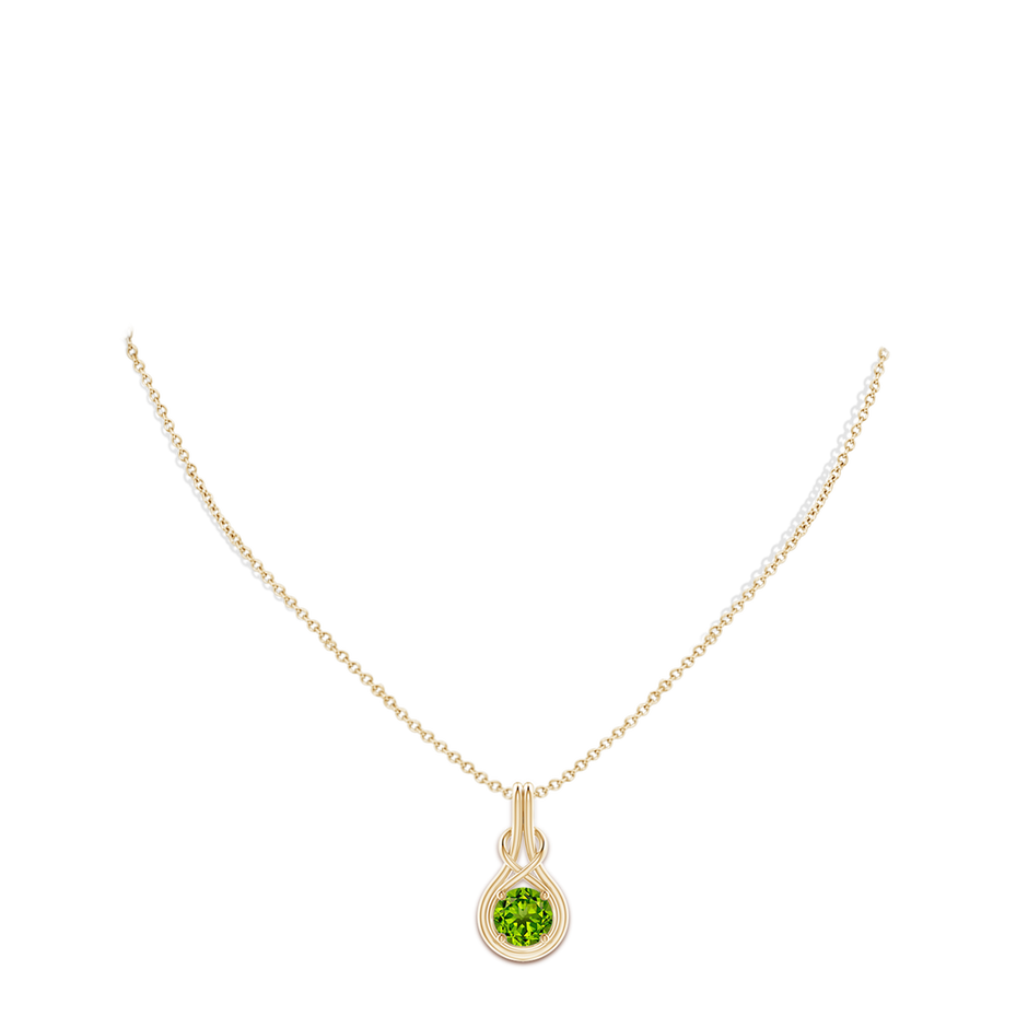 8mm AAAA Round Peridot Solitaire Infinity Knot Pendant in Yellow Gold pen
