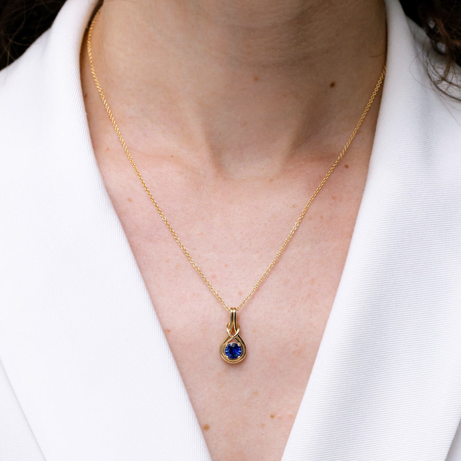 A - Blue Sapphire / 0.6 CT / 14 KT Yellow Gold