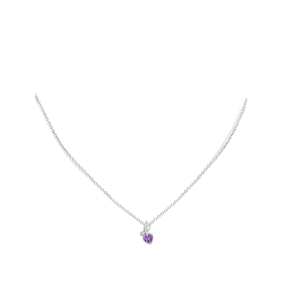 5mm A Heart-Shaped Amethyst Ribbon Pendant with Diamond in White Gold pen