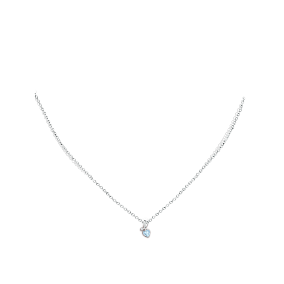 4mm AA Heart-Shaped Aquamarine Ribbon Pendant with Diamond in 9K White Gold pen