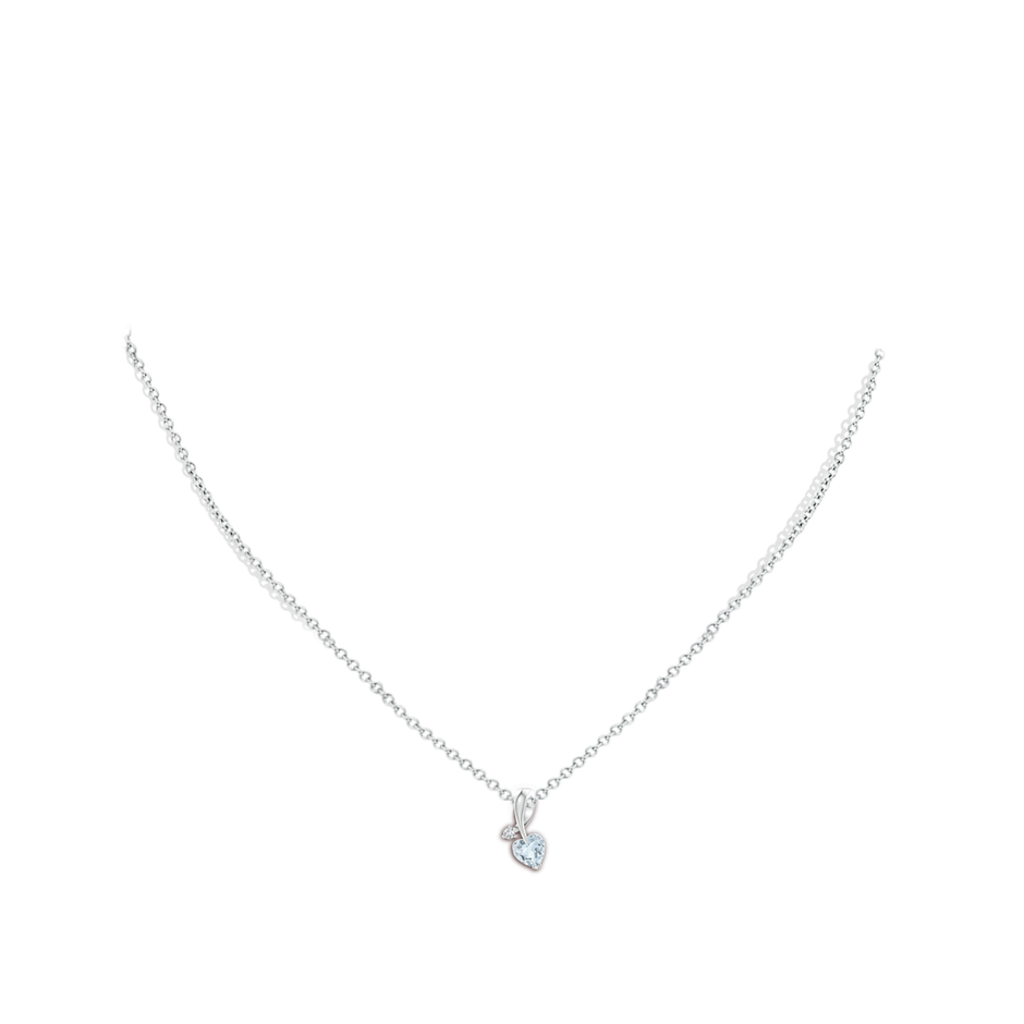 5mm A Heart-Shaped Aquamarine Ribbon Pendant with Diamond in 18K White Gold pen