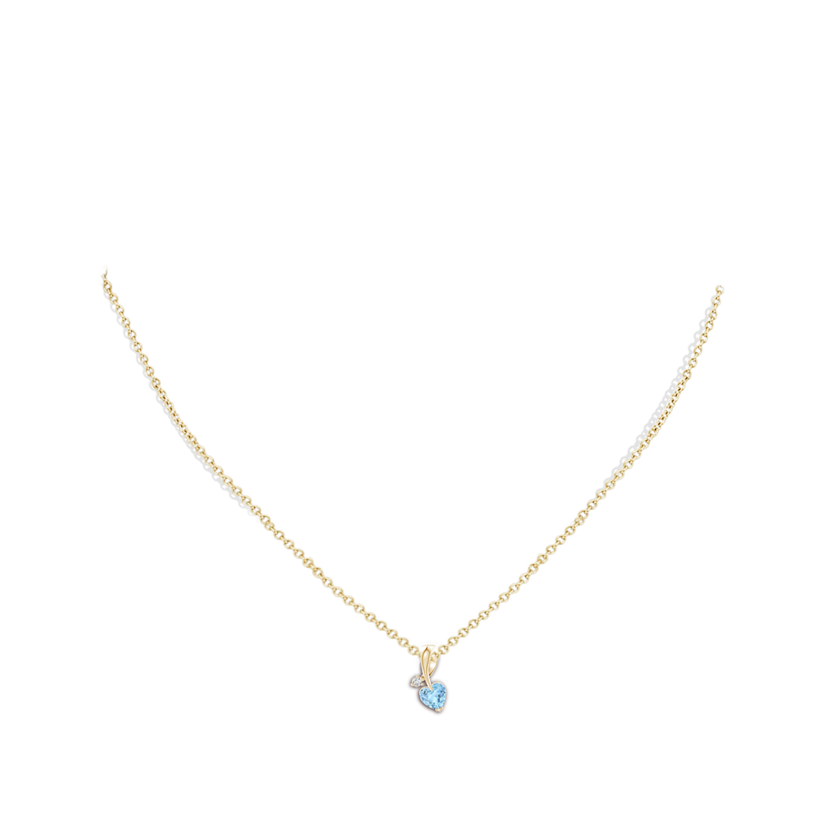 5mm AAA Heart-Shaped Aquamarine Ribbon Pendant with Diamond in 18K Yellow Gold pen