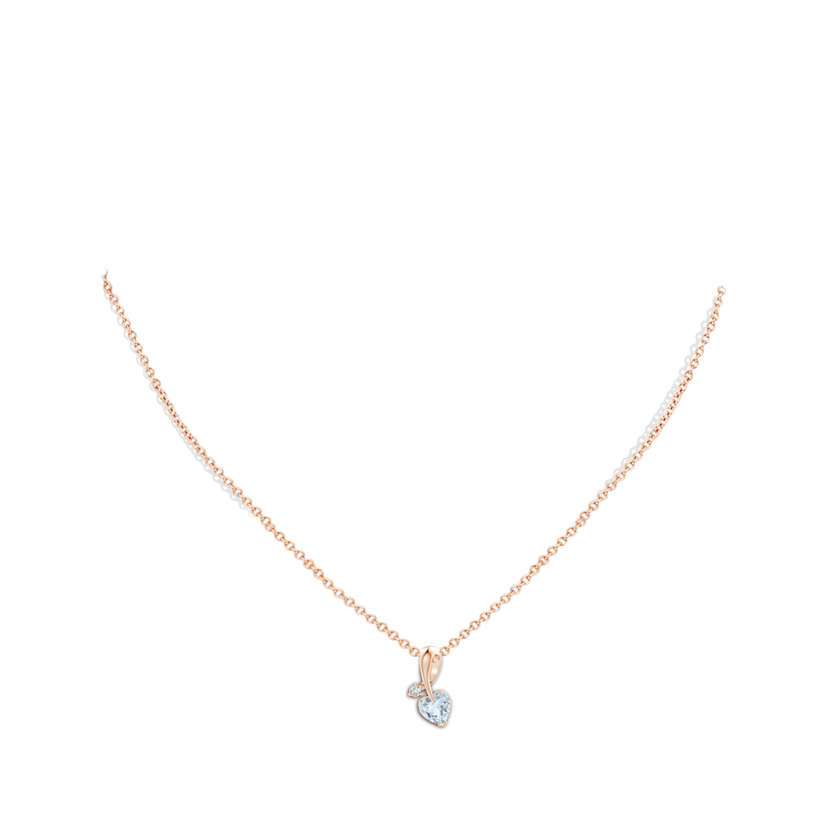 6mm A Heart-Shaped Aquamarine Ribbon Pendant with Diamond in 18K Rose Gold pen