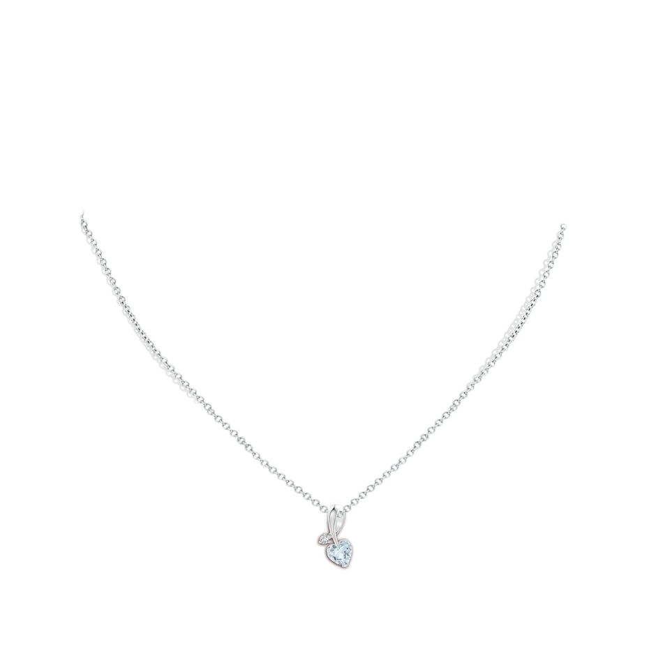 6mm A Heart-Shaped Aquamarine Ribbon Pendant with Diamond in 18K White Gold pen