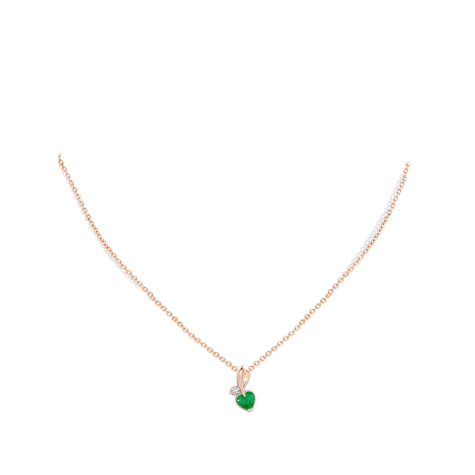 6mm AA Heart-Shaped Emerald Ribbon Pendant with Diamond in Rose Gold pen