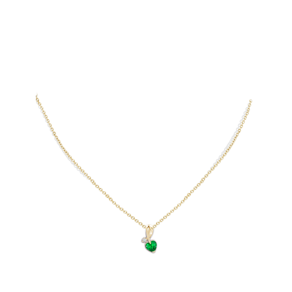 6mm AAA Heart-Shaped Emerald Ribbon Pendant with Diamond in Yellow Gold pen