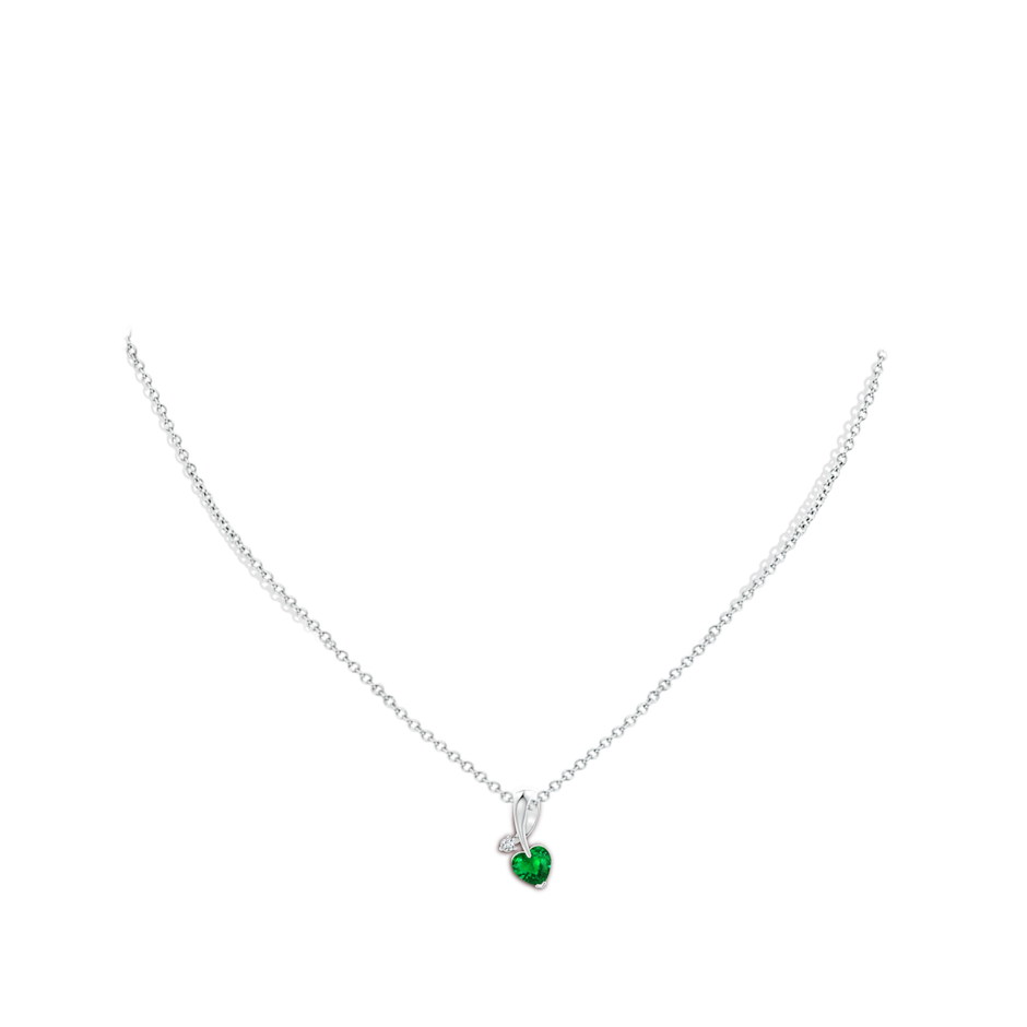 6mm AAAA Heart-Shaped Emerald Ribbon Pendant with Diamond in White Gold pen