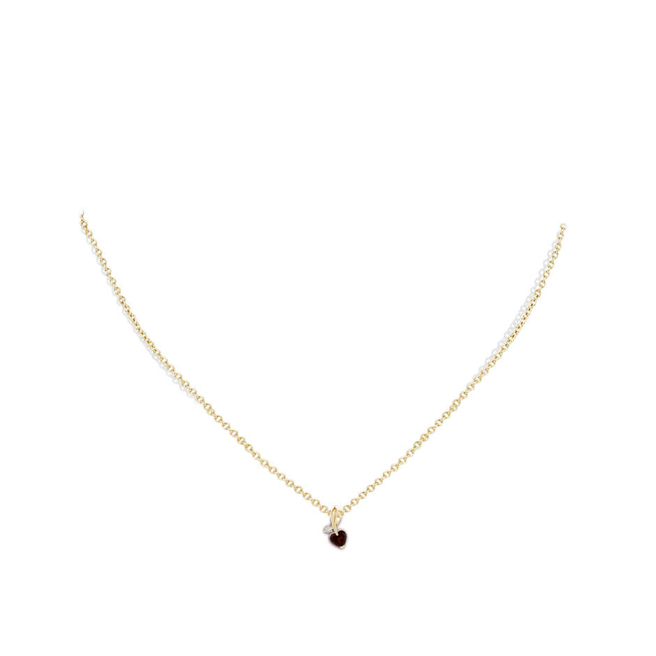 4mm A Heart-Shaped Garnet Ribbon Pendant with Diamond in 10K Yellow Gold pen