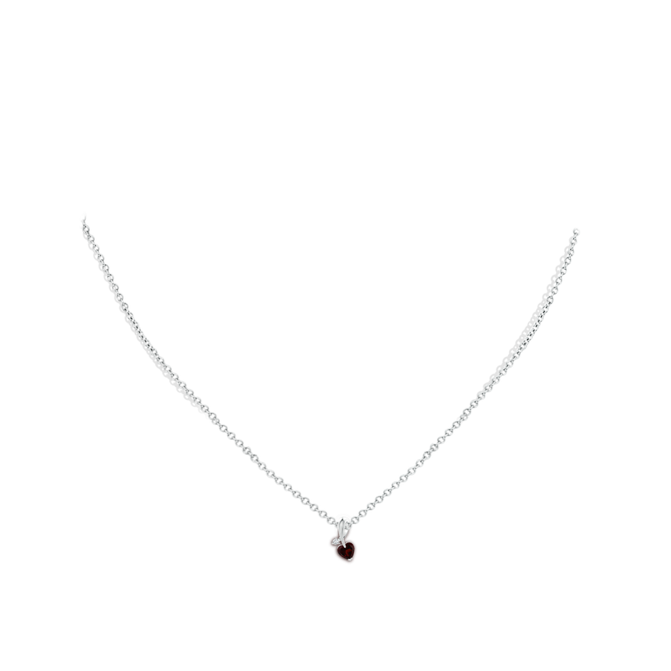 4mm A Heart-Shaped Garnet Ribbon Pendant with Diamond in 9K White Gold pen