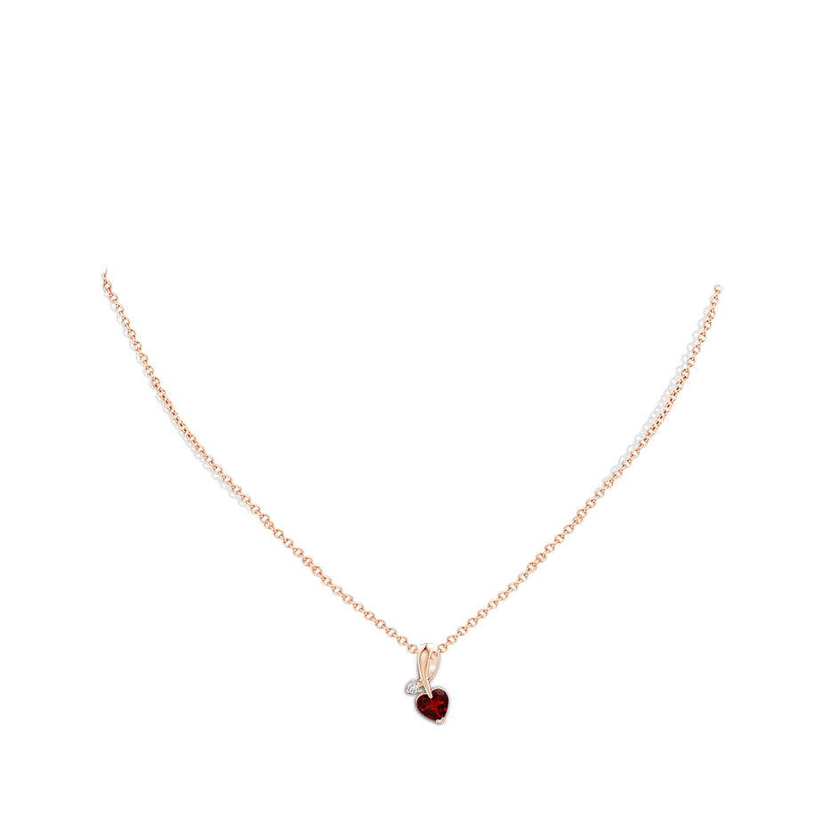 6mm AAAA Heart-Shaped Garnet Ribbon Pendant with Diamond in 18K Rose Gold pen