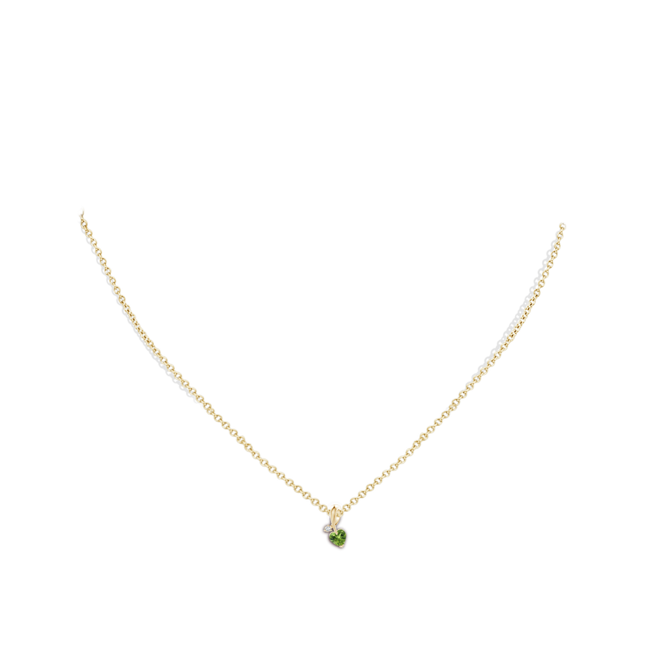 4mm AAA Heart-Shaped Peridot Ribbon Pendant with Diamond in Yellow Gold pen