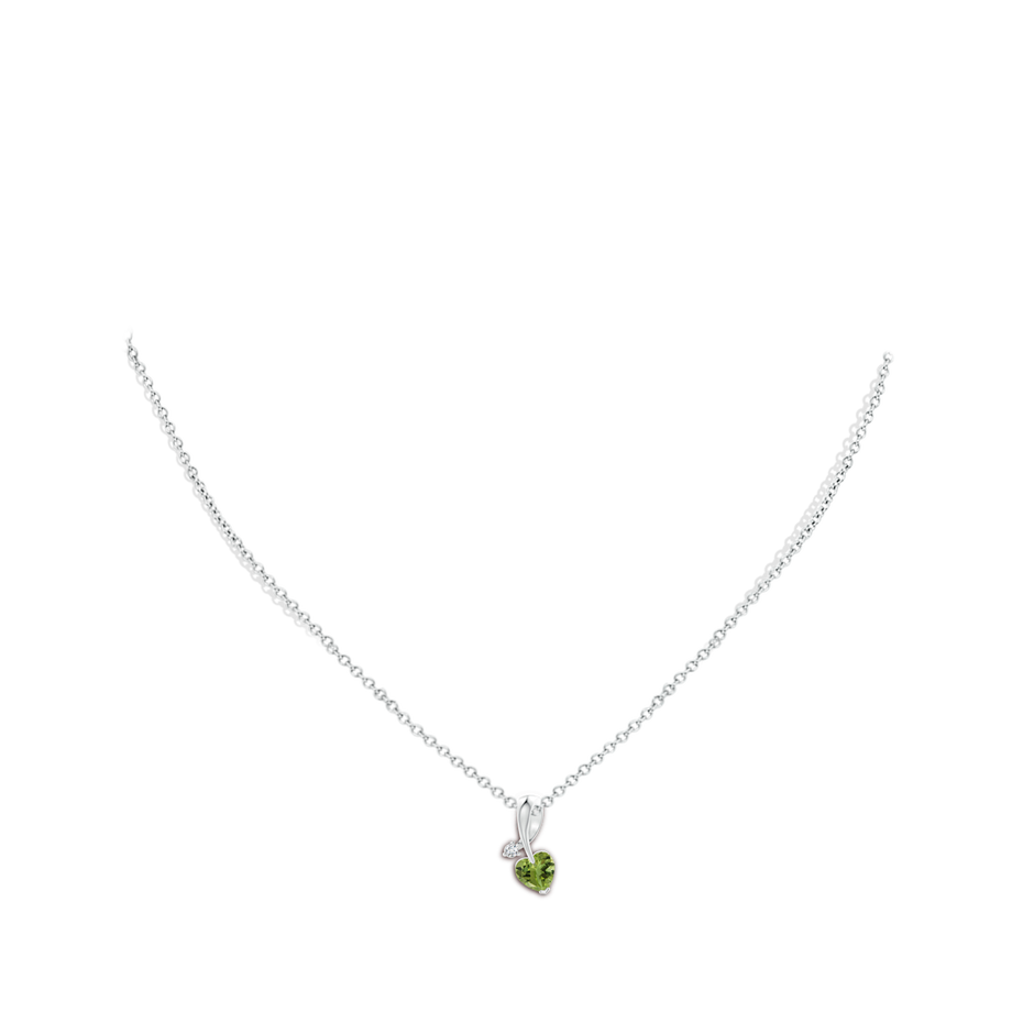6mm AA Heart-Shaped Peridot Ribbon Pendant with Diamond in White Gold pen