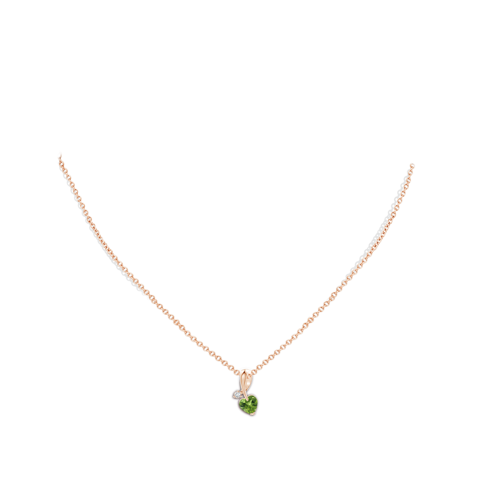 6mm AAA Heart-Shaped Peridot Ribbon Pendant with Diamond in Rose Gold pen