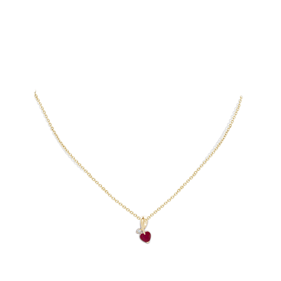 6mm A Heart-Shaped Ruby Ribbon Pendant with Diamond in 18K Yellow Gold pen