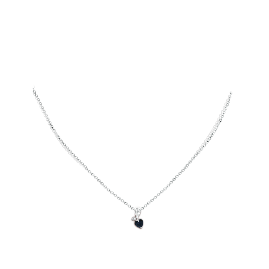 5mm A Heart-Shaped Sapphire Ribbon Pendant with Diamond in P950 Platinum pen