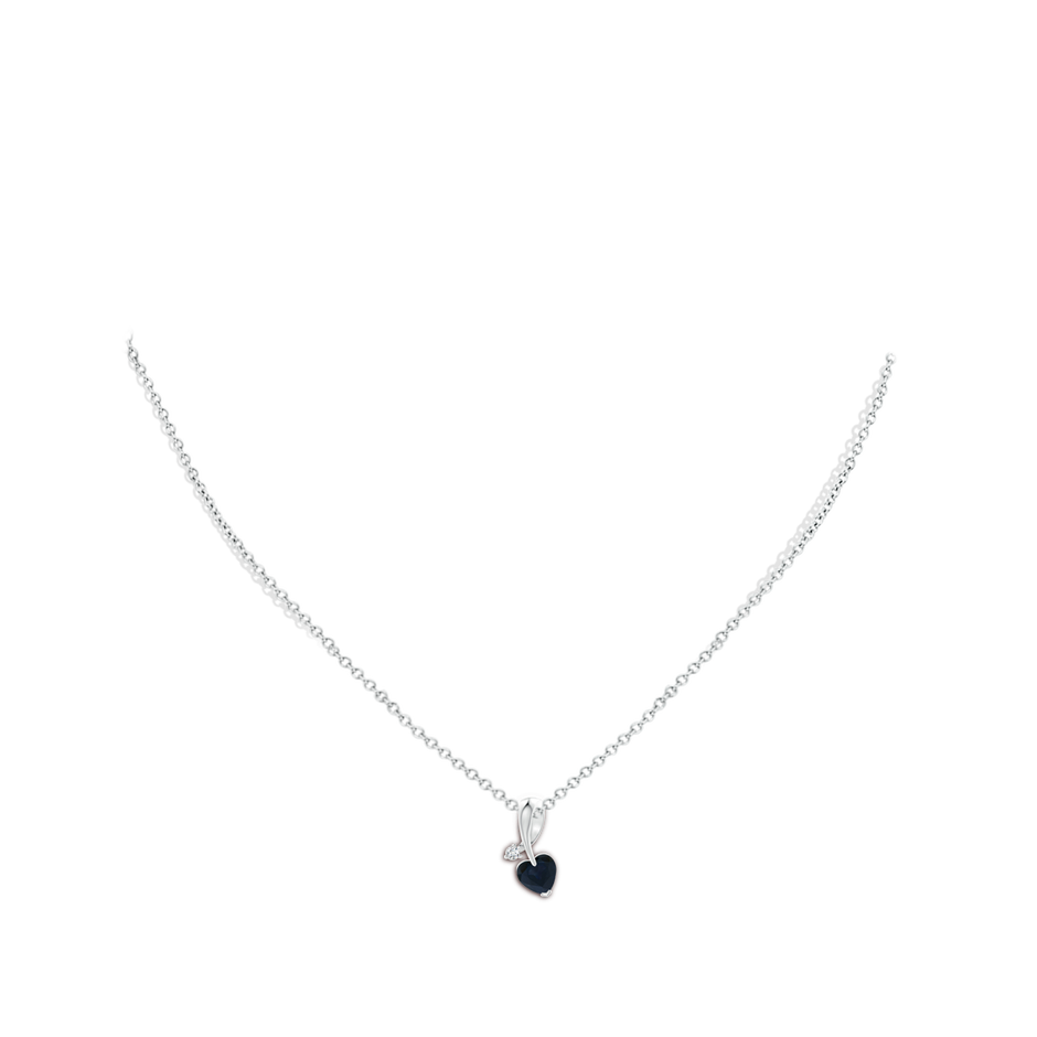 6mm A Heart-Shaped Sapphire Ribbon Pendant with Diamond in P950 Platinum pen