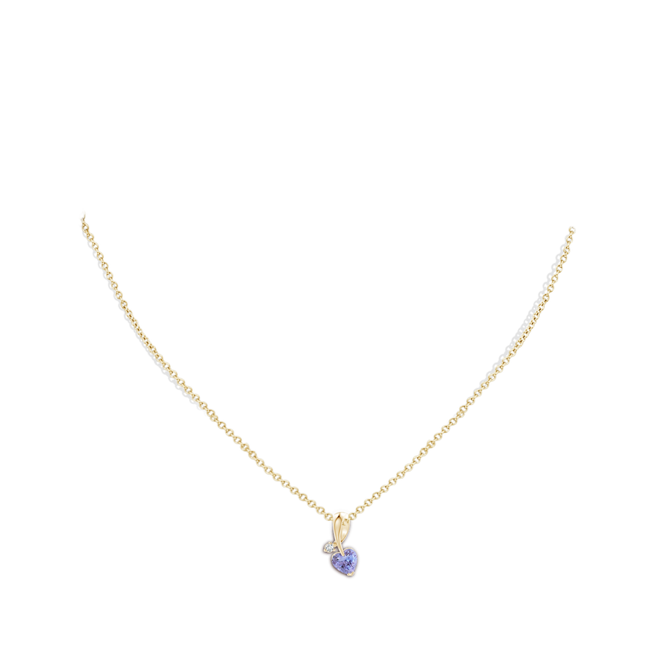 6mm A Heart-Shaped Tanzanite Ribbon Pendant with Diamond in Yellow Gold pen