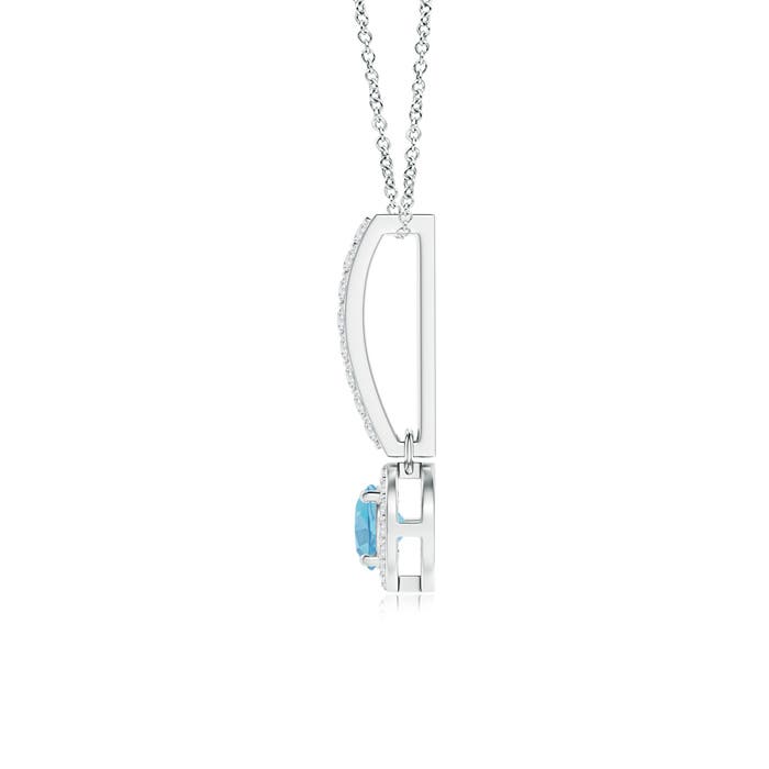 A - Swiss Blue Topaz / 0.44 CT / 14 KT White Gold