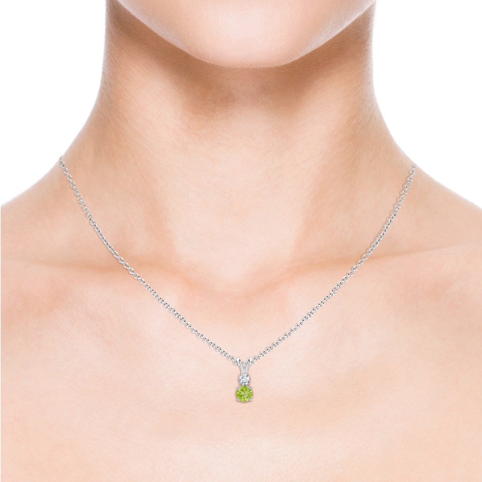 5mm AA Round Peridot and Diamond Two Stone Pendant in White Gold body-neck