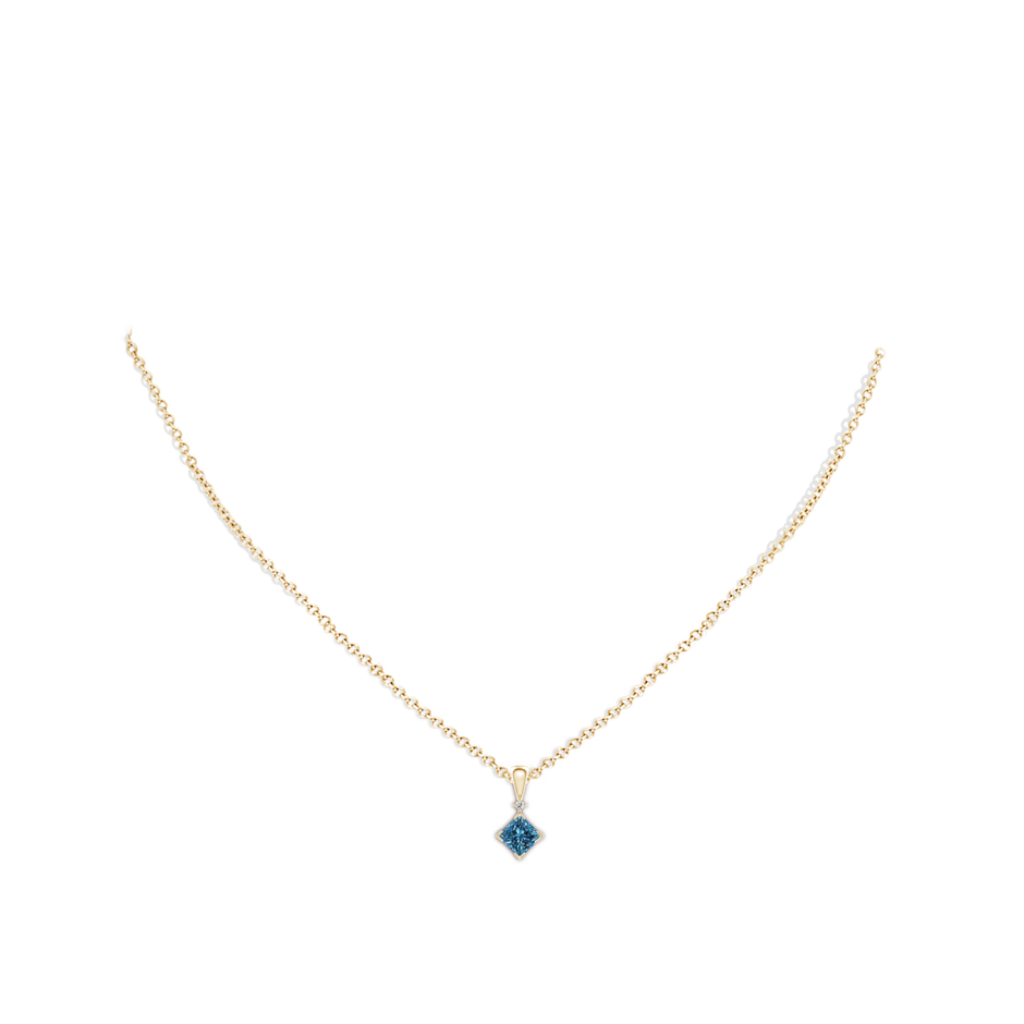 4.4mm AAA Princess-Cut Blue Diamond Pendant in Yellow Gold pen