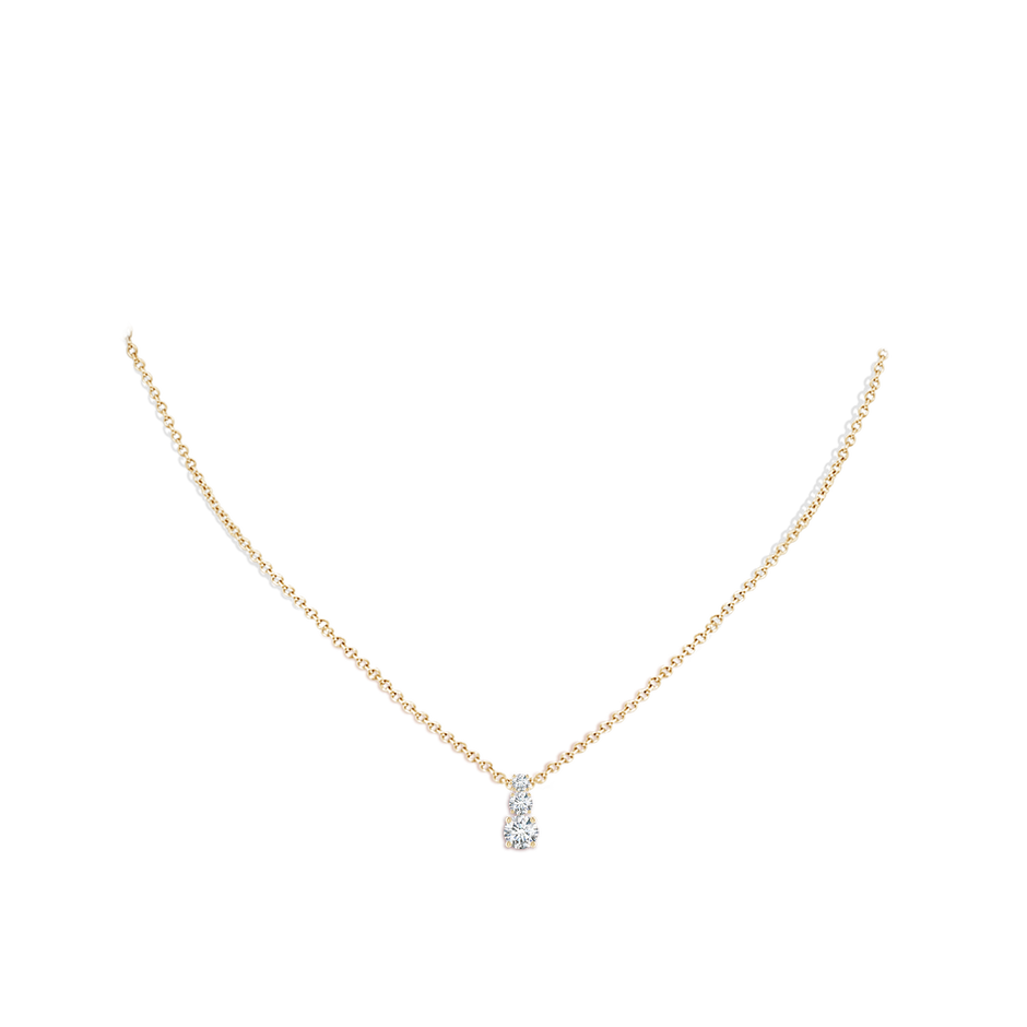4.5mm GVS2 Diamond Three Stone Pendant in Yellow Gold pen