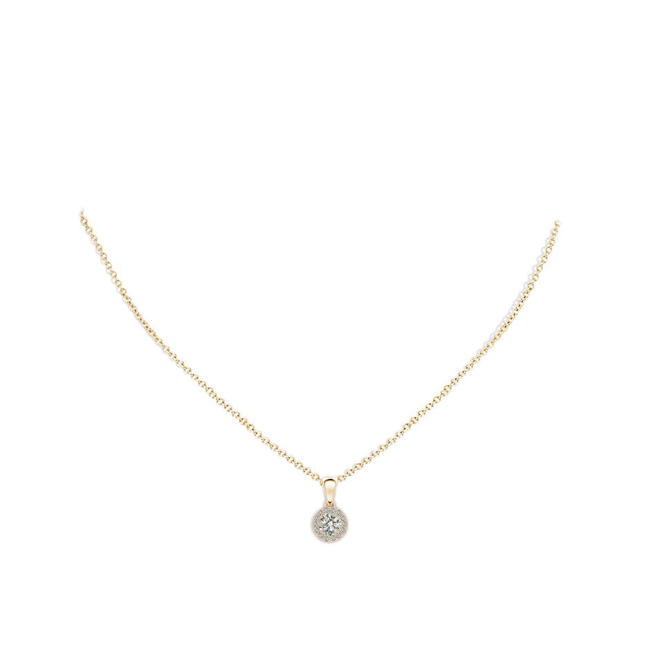 4.5mm KI3 Round Diamond Halo Pendant in Yellow Gold body-neck
