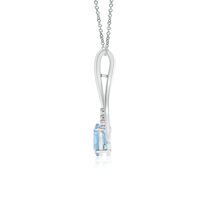 AAA - Aquamarine / 0.67 CT / 14 KT White Gold