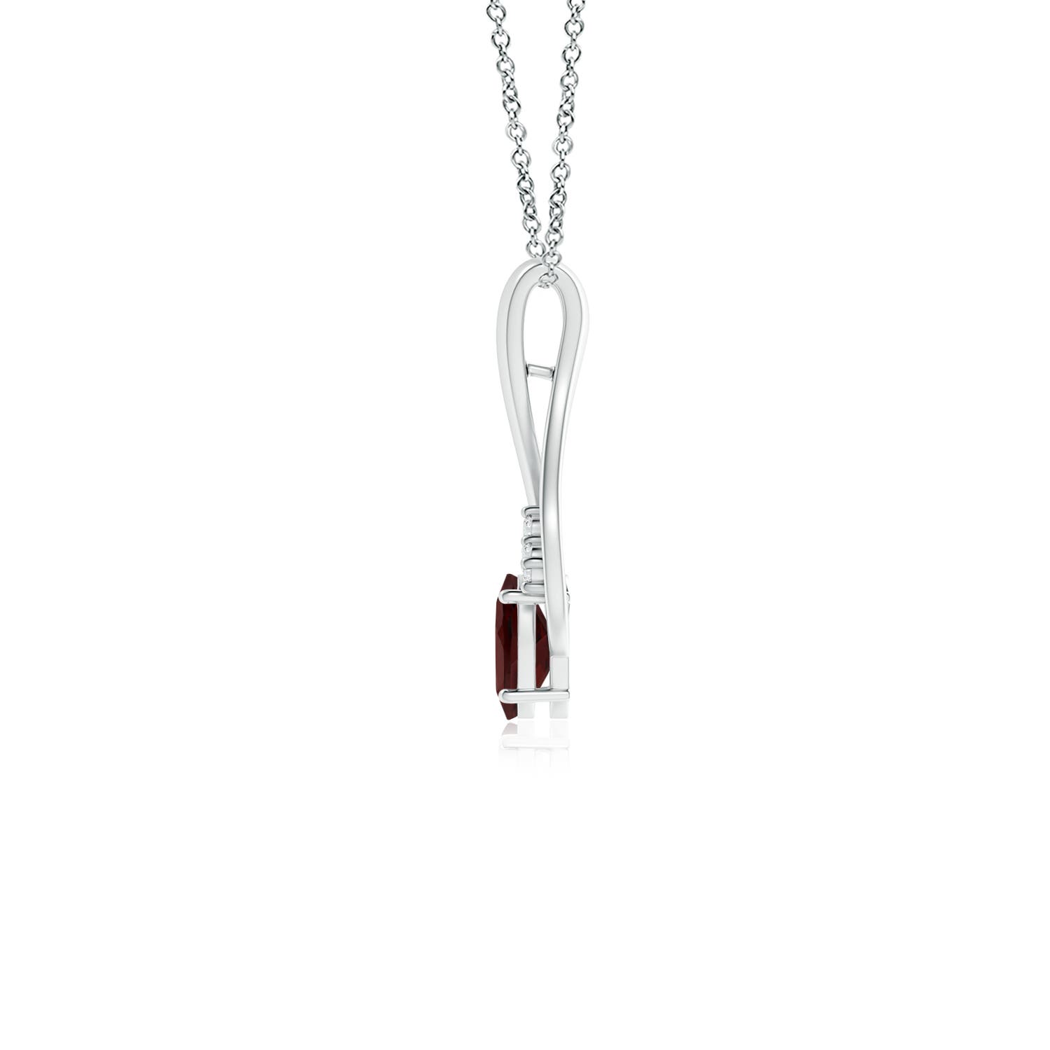 AA - Garnet / 0.6 CT / 14 KT White Gold