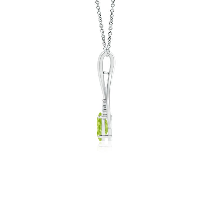 AA - Peridot / 0.53 CT / 14 KT White Gold