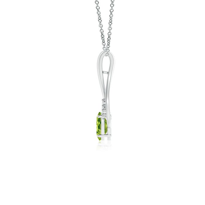 AAA - Peridot / 0.53 CT / 14 KT White Gold