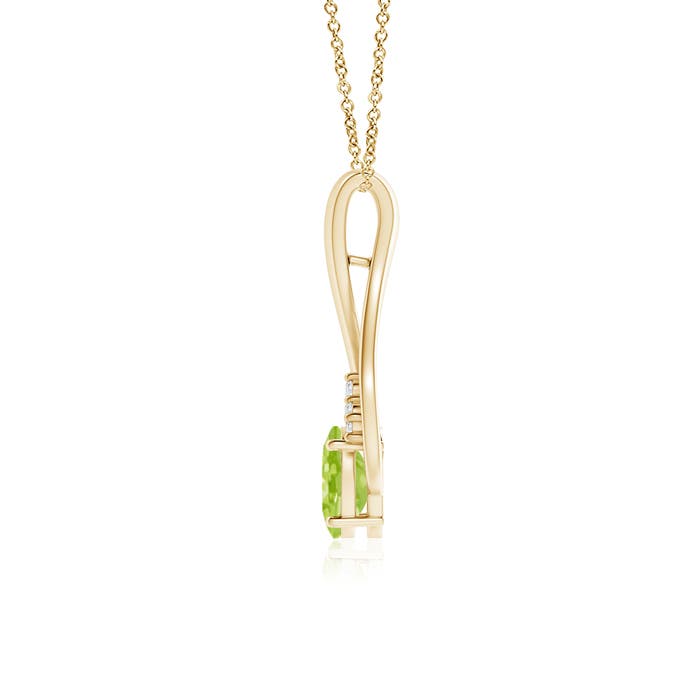 AA - Peridot / 0.92 CT / 14 KT Yellow Gold