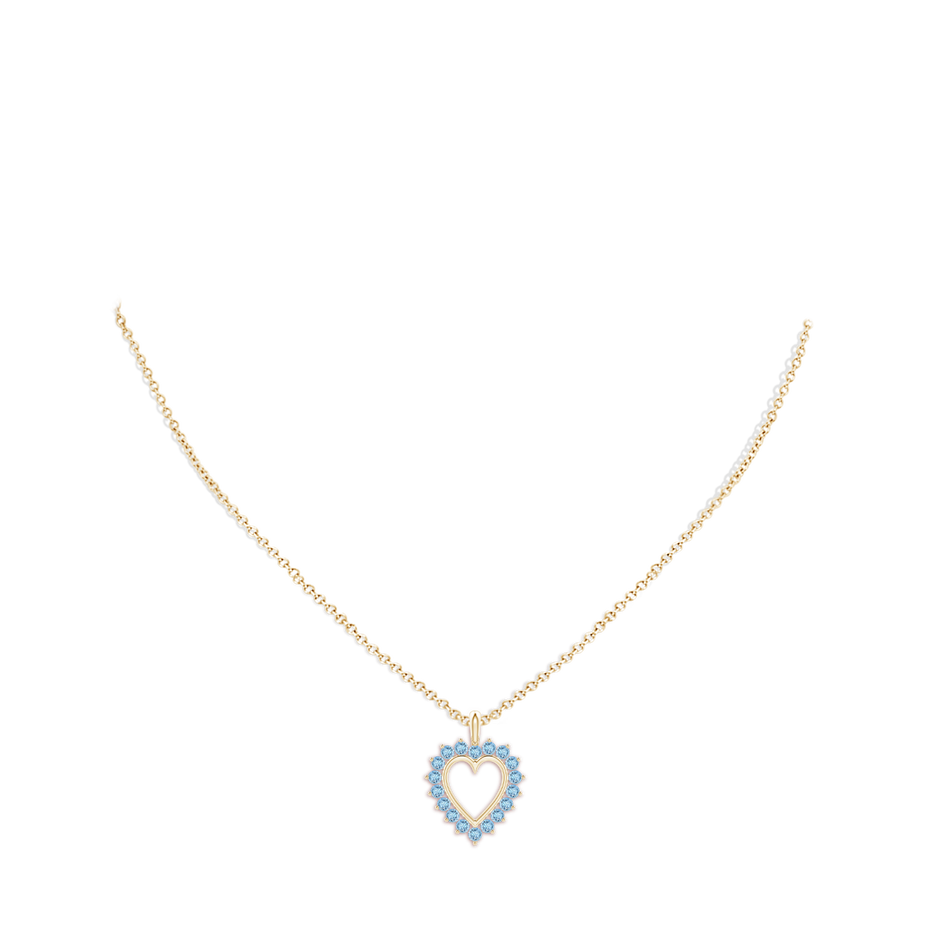 2mm AAAA Aquamarine Open Heart V-Bale Pendant in Yellow Gold pen